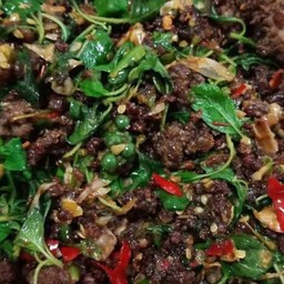 กระเพราพริกแห้งกระทะระเบิด