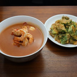 แกงส้มกุ้งชะอมไข่