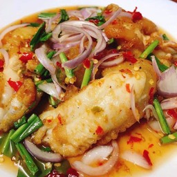 ยำไข่ปลาหมึก Premuim