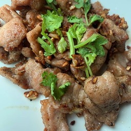 ข้าวหมูกระเทียม