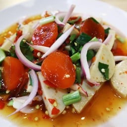 ยำหมูยอไข่แดง