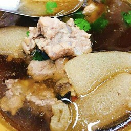 เยื่อไผ่ตุ๋นซี่โครงหมู