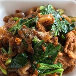 ผัดซีอิ๋วเส้นใหญ่