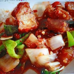 ข้าวหมูกรอบผัดพริกเผา
