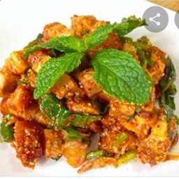 ข้าวลาบหมูกรอบ