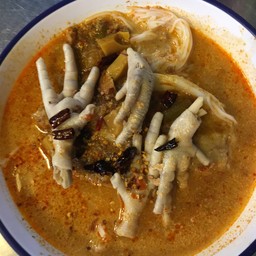 ขนมจีนน้ำยากะทิใส่เท้าไก่