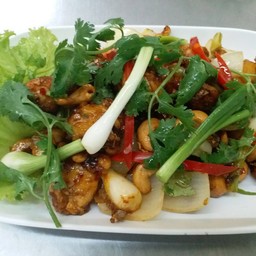 ไก่ผัดเม็ดมะม่วง