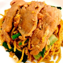 ผัดซีอิ๊วหมูหมักหมี่เหลือง