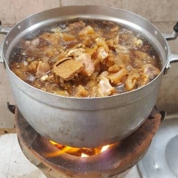 เนื้อตุ๋นนายตั้ม