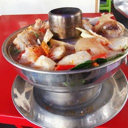 ต้มยำหัวและเนื้อปลาหมอทะเลน้ำใส