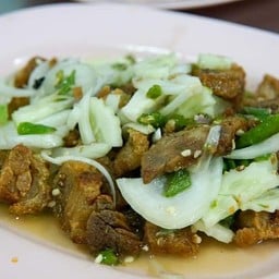 ยำหมูกรอบ