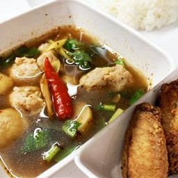 ชุดต้มแซ่บหมูเด้งกับปีกไก่ทอดน้ำปลา