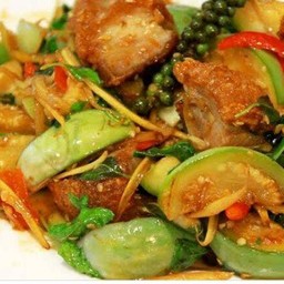 ข้าวหอม+หมูกรอบผัดฉ่า