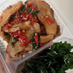 ข้าวคอหมูย่างกะเพรากร๊อบกรอบ PorkPork