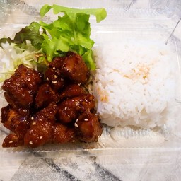 ข้าวไก่กรอบเคลือบซอสเกาหลี