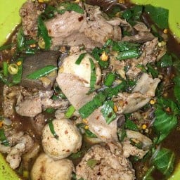 ก๋วยเตี๋ยวต้มยำ ขาหมูหน้าท็อป