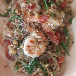 ผัดวุ้นเส้นชะอมกุ้งสด