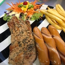 สเต็กหมู+ไส้กรอก