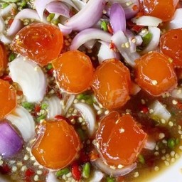 ยำไข่แดงเค็ม