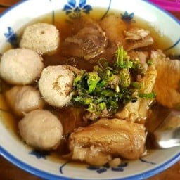 ก๋วยเตี๋ยวเนื้อ สุน เจ้าเก่า เกาเหลาเนื้อบ้านทนาย