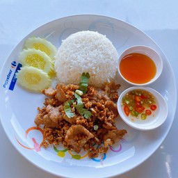 ข้าวหมูทอดกระเทียม