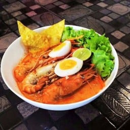 ก๋วยเตี๋ยวต้มยำกุ้งไข่หวาน