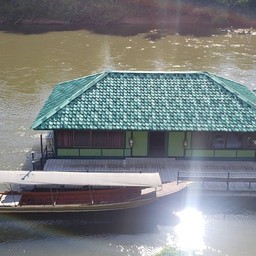 ที่นี่มีแพพักด้วย