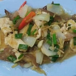ไก่ผัดขิง