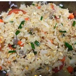 ข้าวผัดไข่ใส่หมู