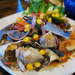 ปูม้าสดๆเนื้อหวานฉ่ำ เข้ากับน้ำยำรสชาตินัว ลงตัวสุดๆ