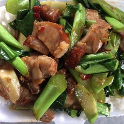 คะน้าหมูกรอบ