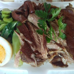 ข้าวขาหมู & ก๋วยจั๊บซิ่ง (แม่คาว)