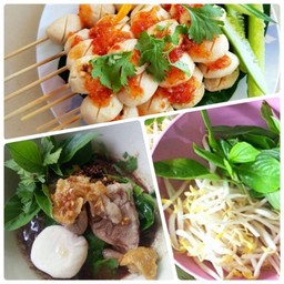 !!ชุดเซ็ตก๋วยเตี๋ยวเรือหมู + ลูกชิ้นหมูปิ้ง 1 ชุด 6 ไม้
