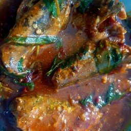 ข้าวกะเพราถาด ปลากระป๋อง