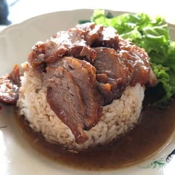 โกหอม ข้าวหมูแดงโบราณ ท่าเคียน ท่าเคียน