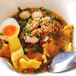ก๋วยเตี๋ยวต้มยำไข่