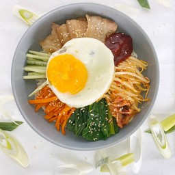 ข้าวยำเกาหลี เนื้อ (บิบิมบับ)