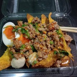 เกี๊ยวหมูต้มยำ ดวงดีศรีสุข