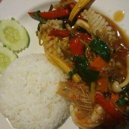 กะเพราทะเลราดข้าว