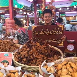 อุ้มปลาส้มป๊อบไร้ก้าง ไร่กำนันจุล Event