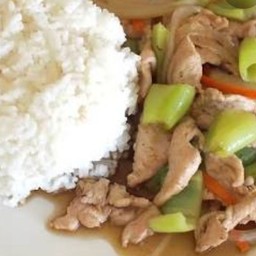 ข้าวราดหมูผัดพริกหยวกหอมใหญ่+ไข่ดาว