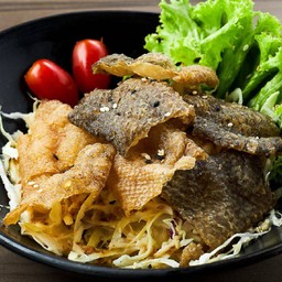 L1019.สลัดหนังแซลม่อนกรอบ