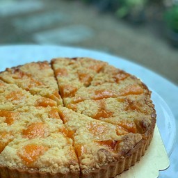 Peach crumble tart