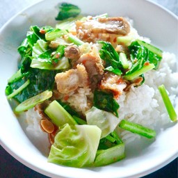 คะน้าราดข้าว