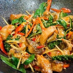 ปลาดุกทอดกรอบผัดฉ่า(กับข้าว)