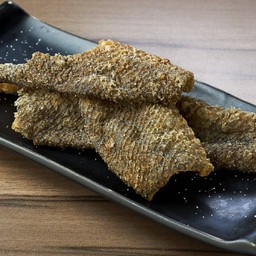 L1011.หนังแซลม่อนทอดเกลือ