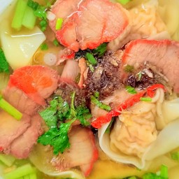 บะหมี่เกี๊ยวกุ้ง+หมูกรอบ