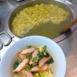 เกี๊ยวแห้ง หมูแดง
