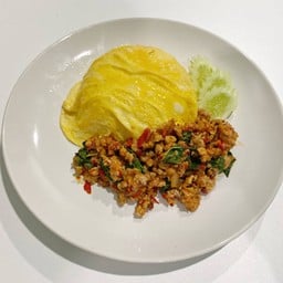 ข้าวกะเพราหมูสับไข่ข้น