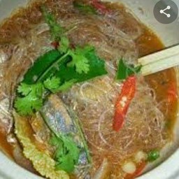 แกงปลากระป๋องใส่วุ้นเส้น
